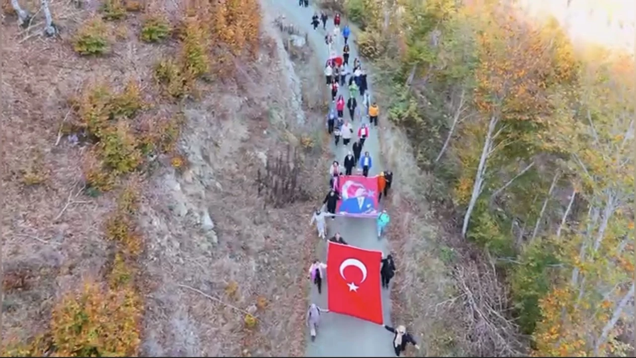 Osmaniyede doğa severler Atatürkü yürüyüşle andı