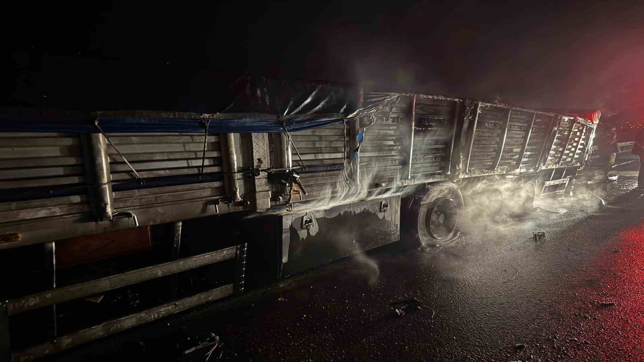 Osmaniyede mısır yüklü tır alev alev yandı