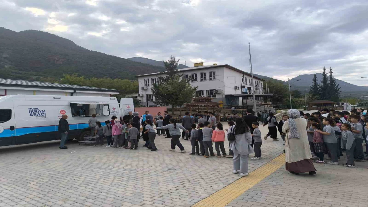 Osmaniyede öğrencilere sıcak çorba ikramı