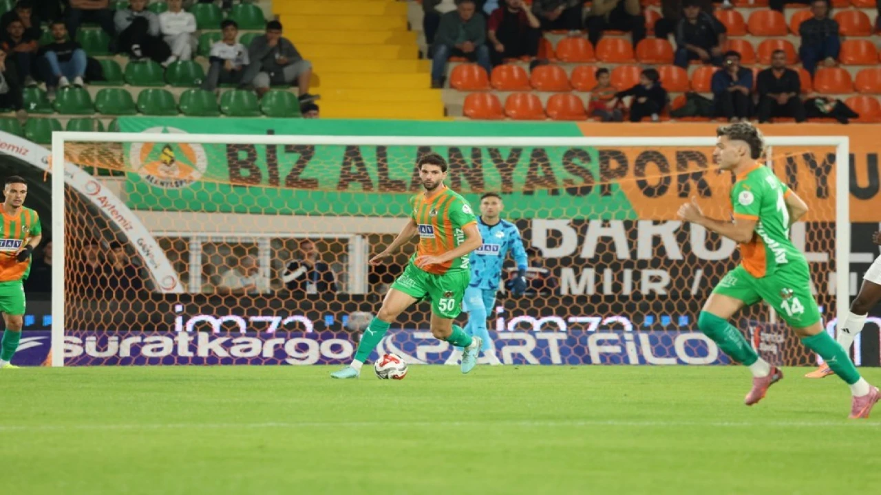 Trendyol Süper Lig: Alanyaspor: 0 - Gaziantep FK: 0 (İlk yarı)