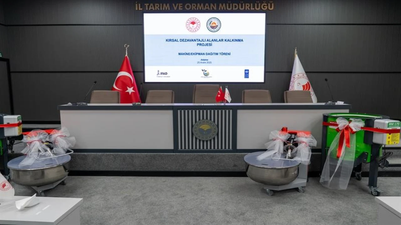 Adanada 16sı kadın 32 çiftçiye makine desteği