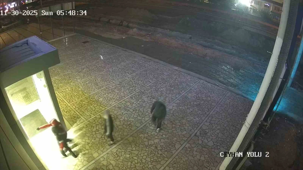 Adanada 4 çocuk, beğendiği 4 motosikleti galeriden çaldı