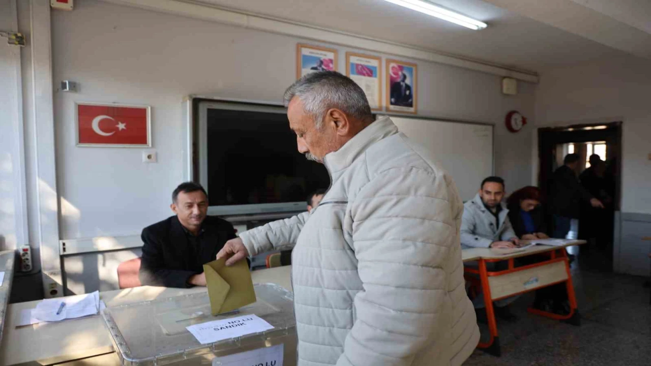 Adanada bir mahallede seçim heyecanı