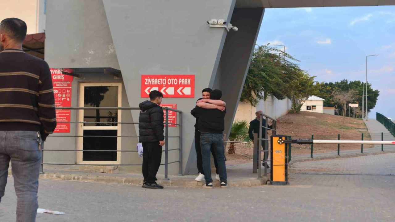 Adanada hükümlüler tahliye olmaya başladı