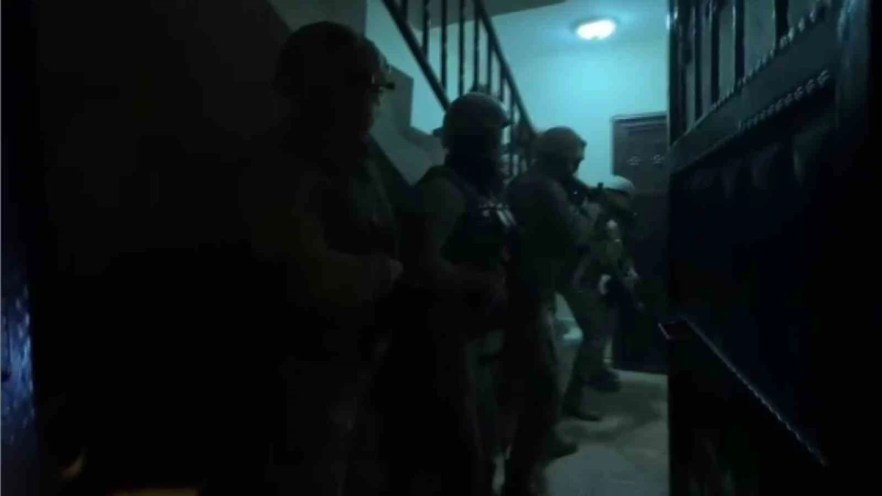 Adanada torbacılara şafak operasyonu: 18 tutuklama