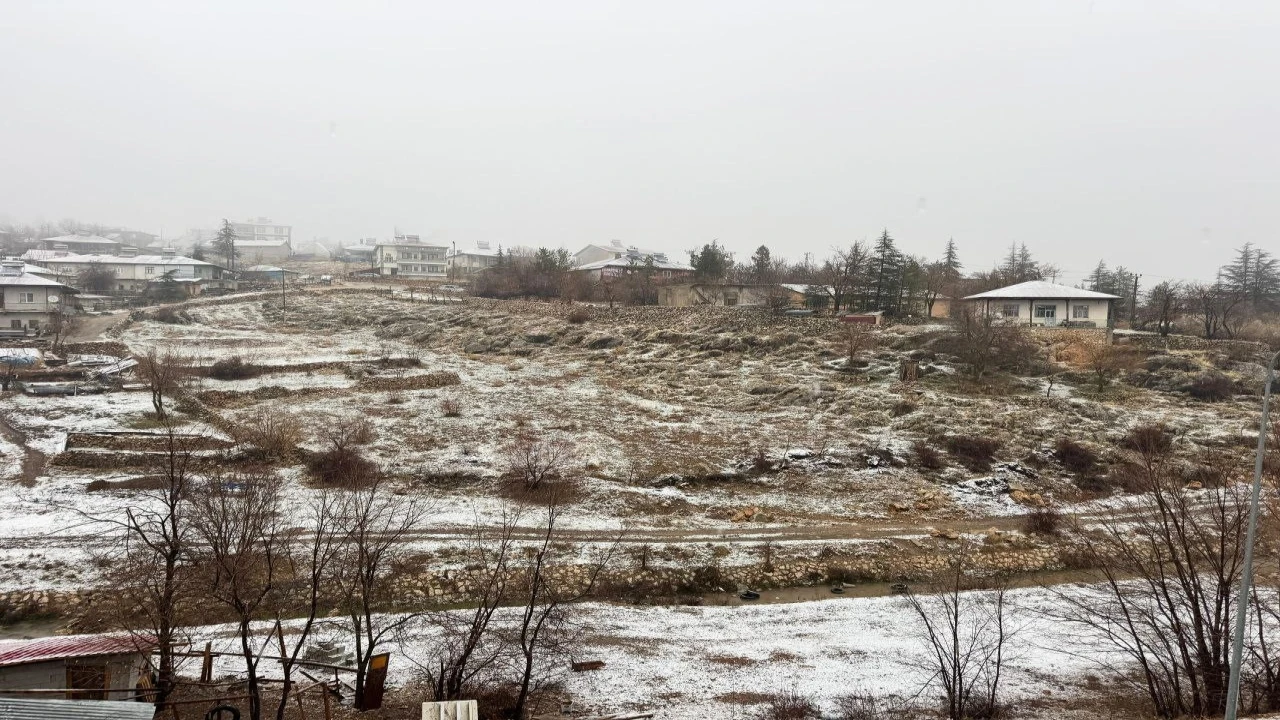 Adananın yüksek kesimlerine kar yağdı