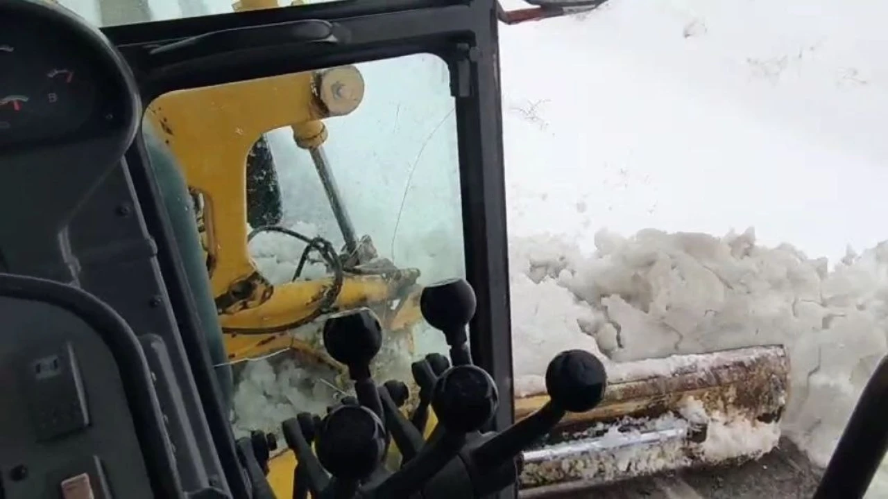 Adanayı Kayseriye bağlayan Gezbeli Geçidinde kapanan yol açıldı