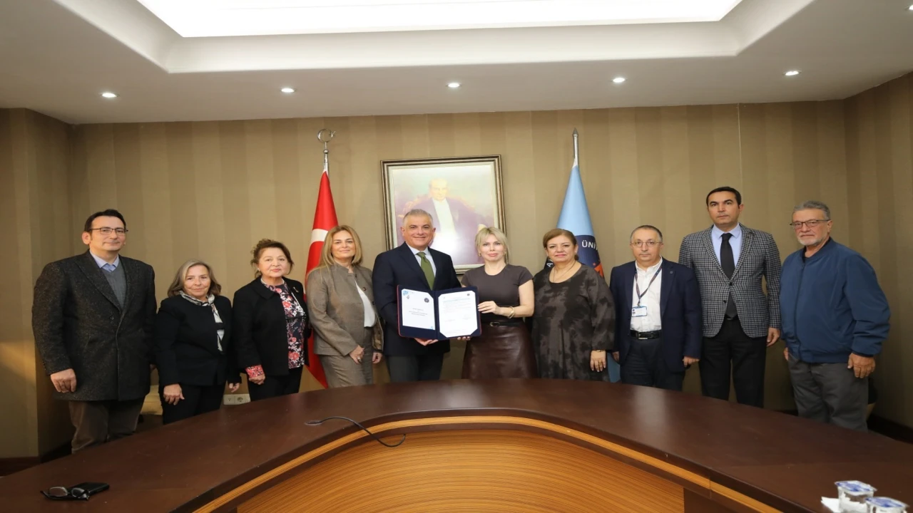 Akdeniz Üniversitesi Hastanesine anjiyografi cihazı bağışı