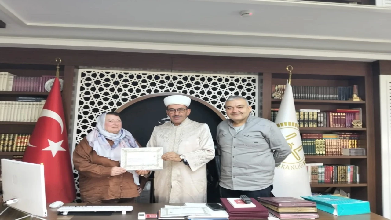 Alanyada farklı ülkelerden 20 kişi İslamiyeti seçti