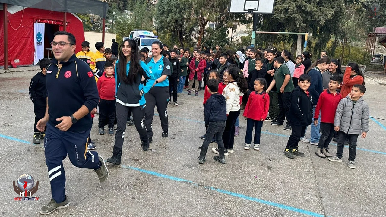 Altınözü’nde öğrencilere Minik 112 ve Minik UMKE eğitimi verdi