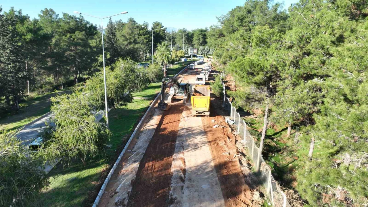 Altıntaş-Kundu Turizm Bölgesinde içme suyu hattı tamamlanıyor, yol yenileniyor