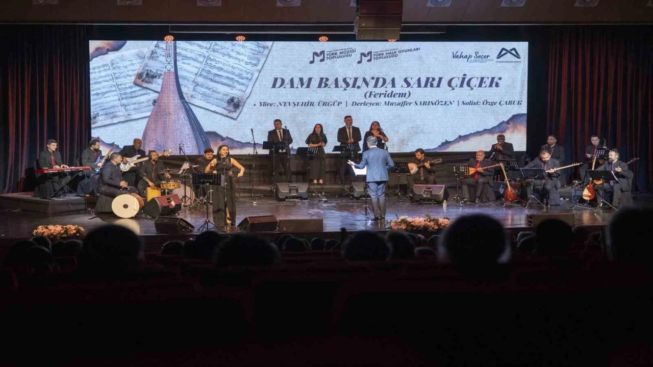 Anadolunun ezgileri Mersinde yankılandı