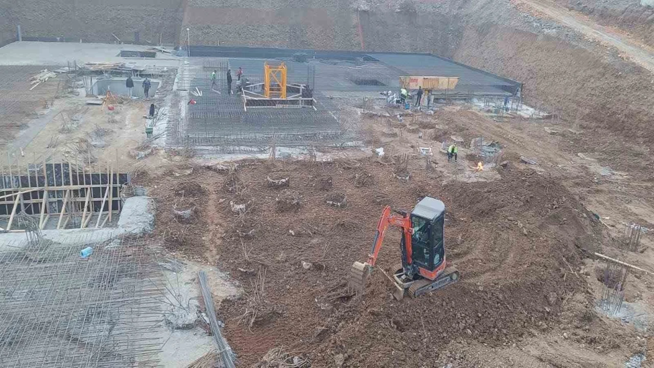 Antakya Belediyesinin yeni hizmet binası yükseliyor