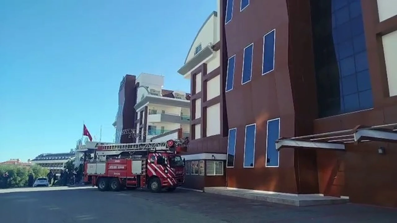 Antalyada 5 yıldızlı oteldeki yangın korkuttu