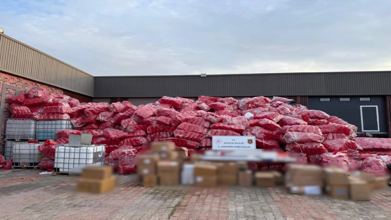 Antalyada kaçak alkol operasyonu: 52 bin litre etil alkol ele geçirildi