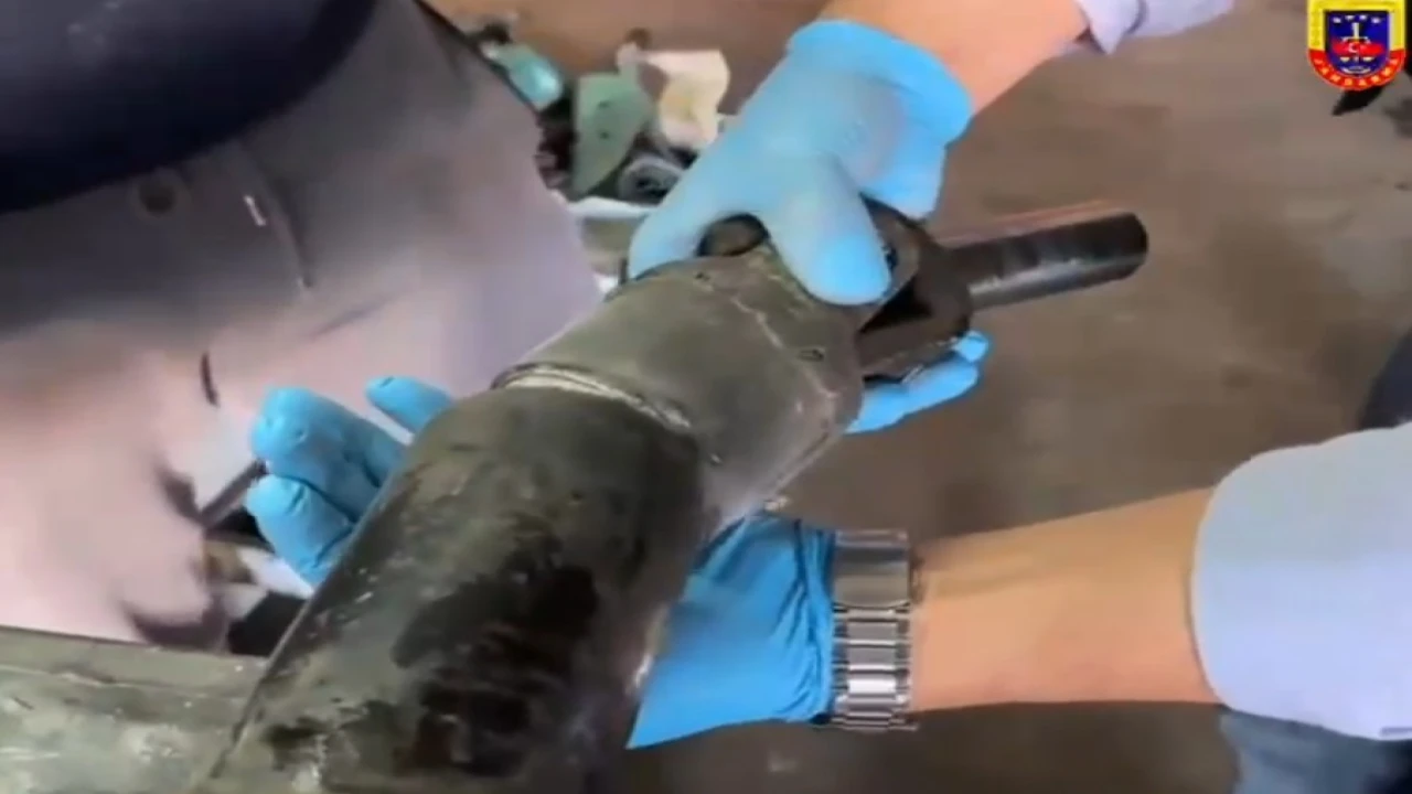 Antalyada otomobilin şaftına gizlenmiş 17 kilogram metamfetamin ele geçirildi