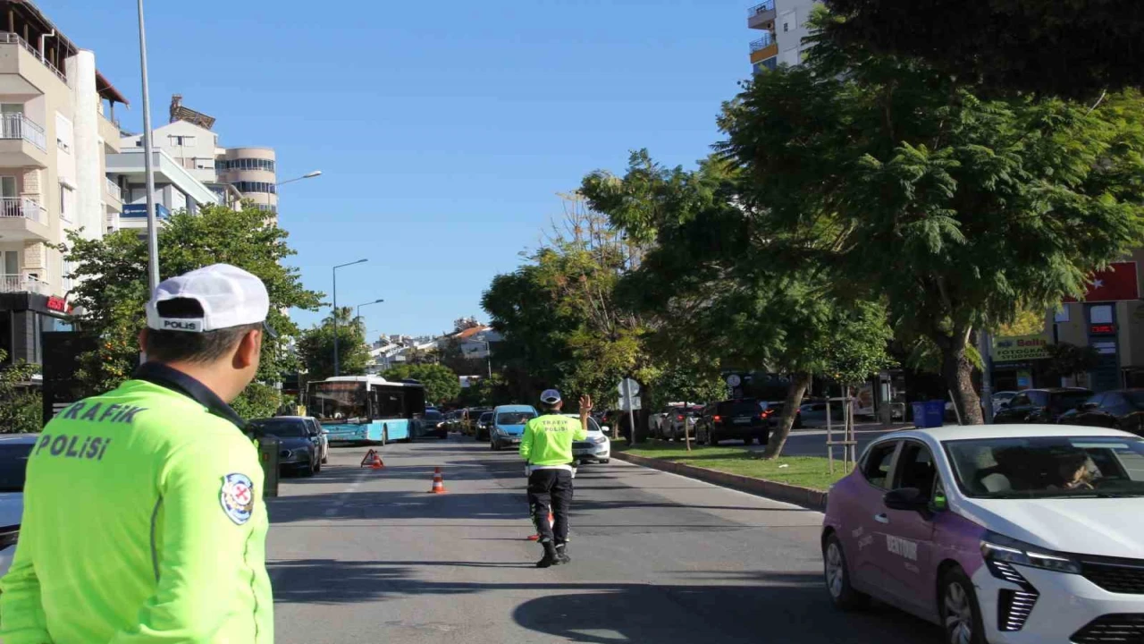 Antalyada son 1 haftada 11 bin 553 araç ve sürücüne ceza kesildi