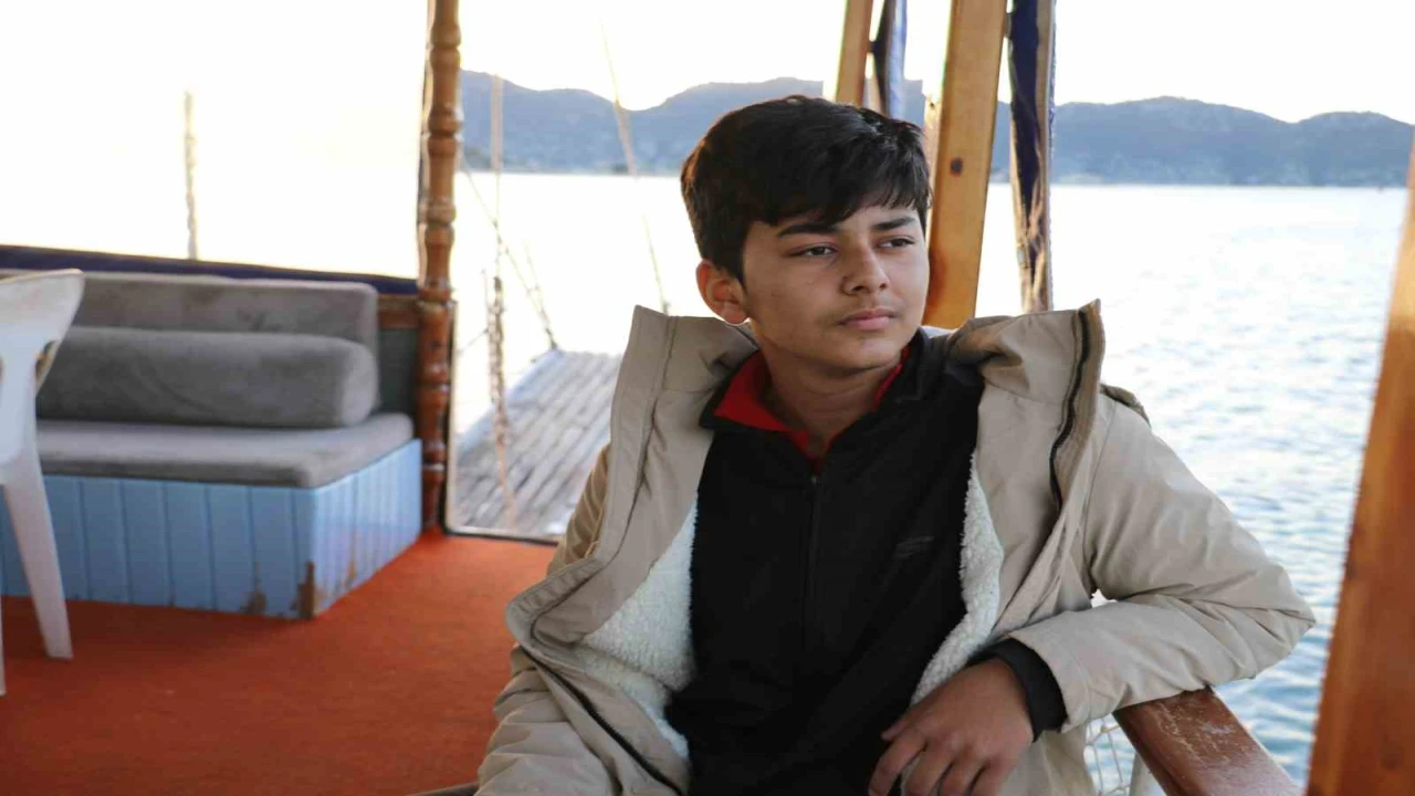 Antalyadan eğitime yelken açan tekne, bir çocuğun hayallerini taşıyor
