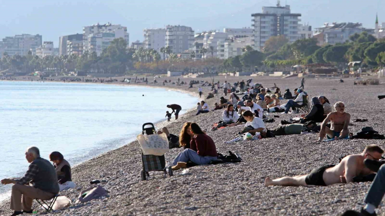 Antalyanın gecesi kış, gündüzü yaz: Akşam soba yaktık, gündüz güneşleniyoruz