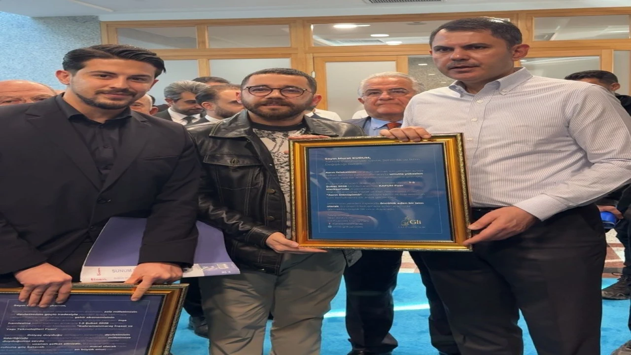 Bakan Kuruma fuar davetiyesi takdim edildi