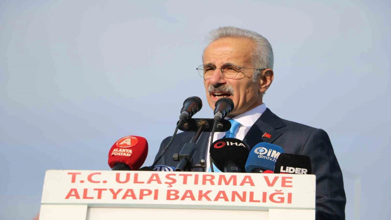 Bakan Uraloğlu: 23 yılda Antalyanın ulaşım ve iletişim altyapısına 244,6 milyar lirayı aşan yatırımlar gerçekleştirdik
