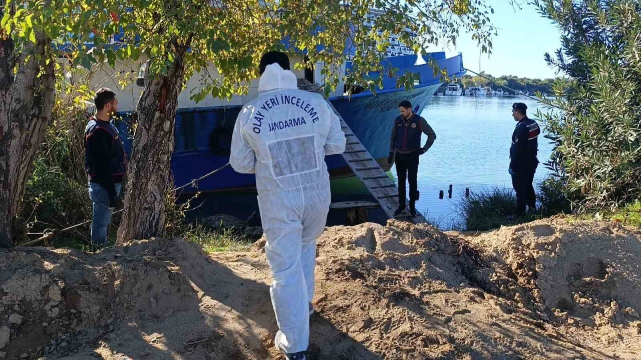 Balık avlamaya gelen vatandaşlar Manavgat Irmağında erkek cesedi buldu