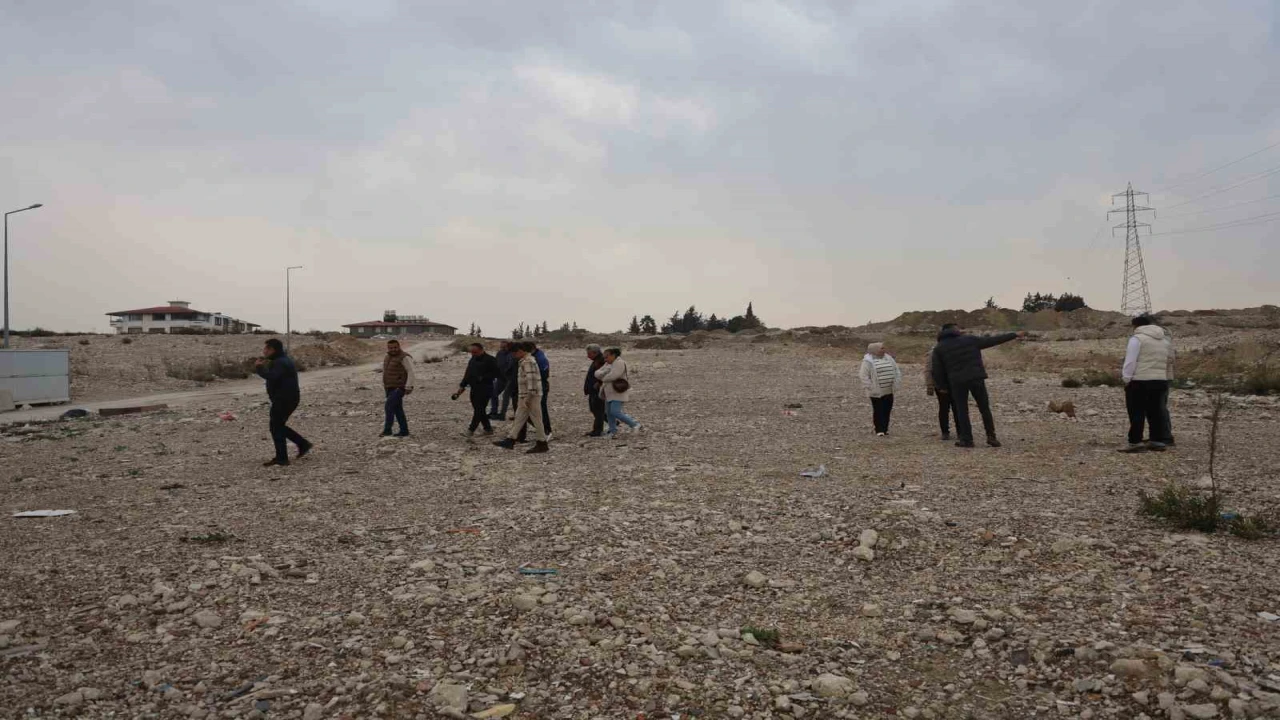 ‘Biz anlaşıp yapamadık ama yaparsa devletimiz yapar diyen site sakinleri, yuvalarından geriye kalan boş arazinin rezerv alanına alınmasını istiyorlar