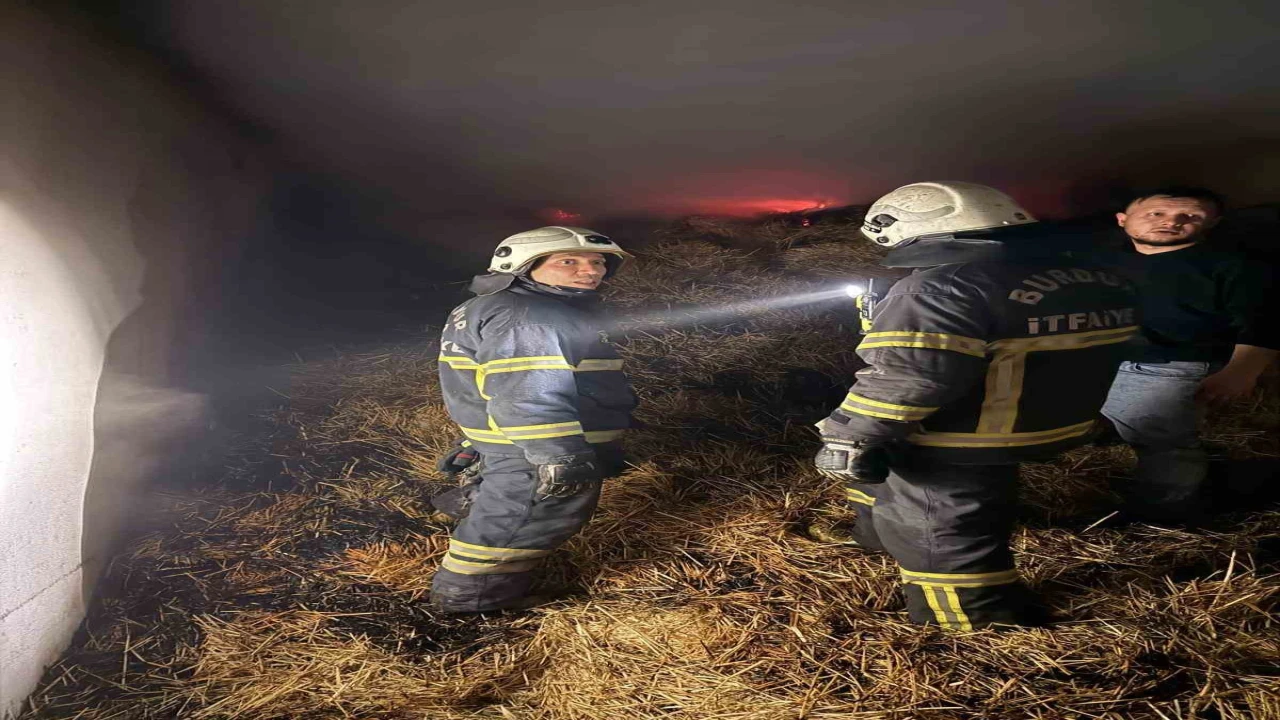 Burdurda çıkan yangında 2 bine yakın saman balyası zarar gördü