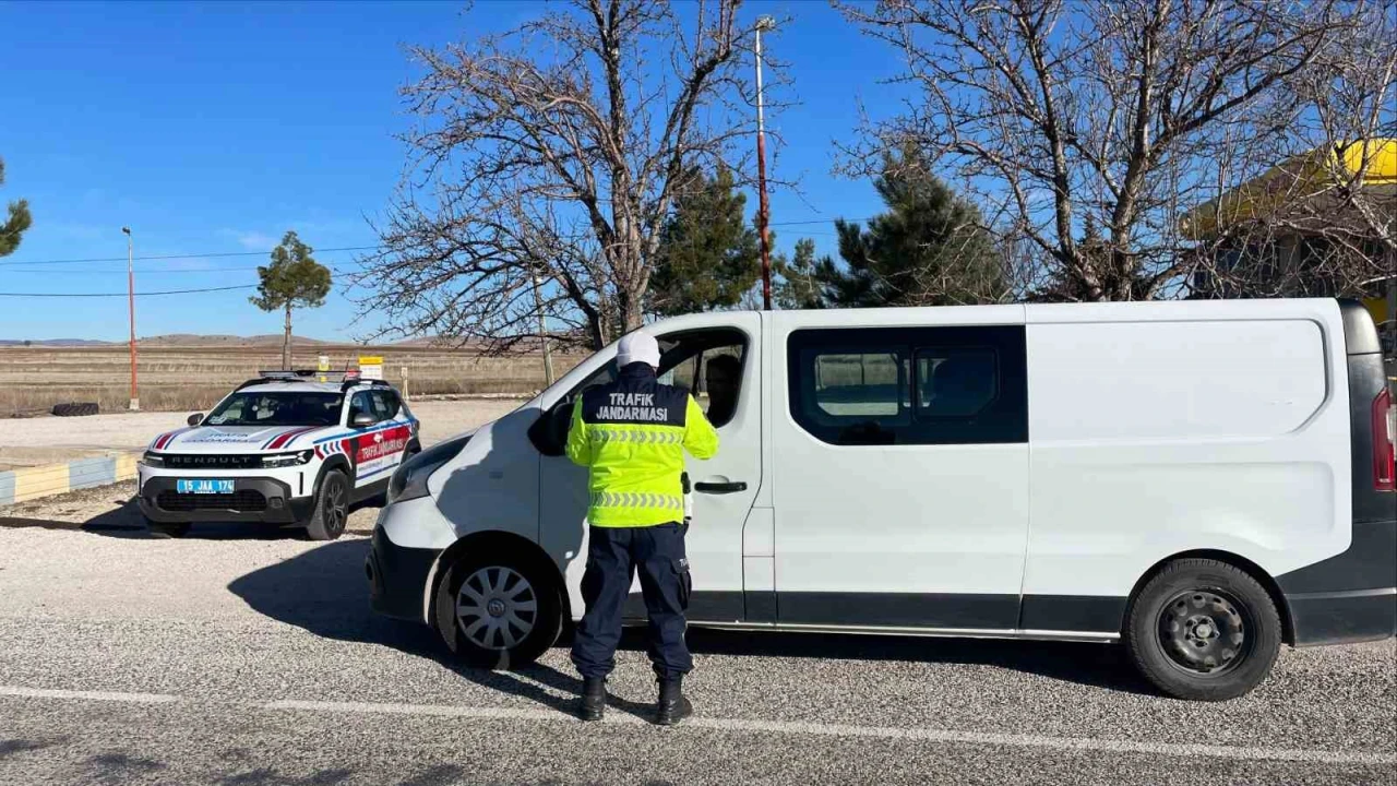 Burdurda jandarmadan trafik denetimi: 502 araç ve sürücüsüne para cezası