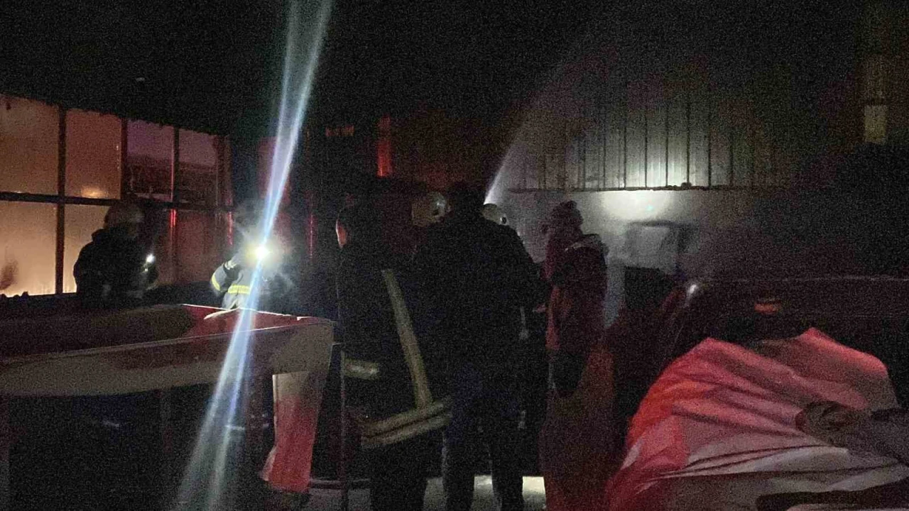 Burdurda oto boyama atölyesinde çıkan yangın korkuttu