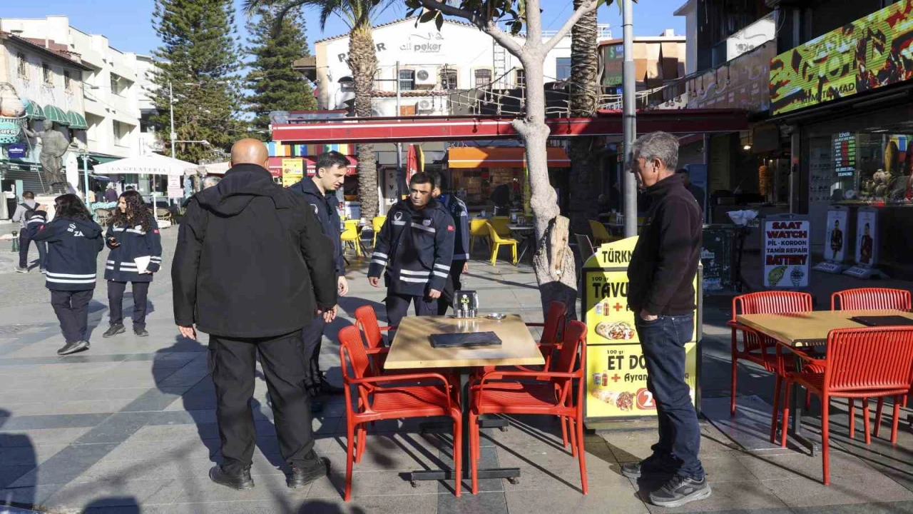 Büyükşehir Zabıtasından kaldırım işgallerine sıkı denetim