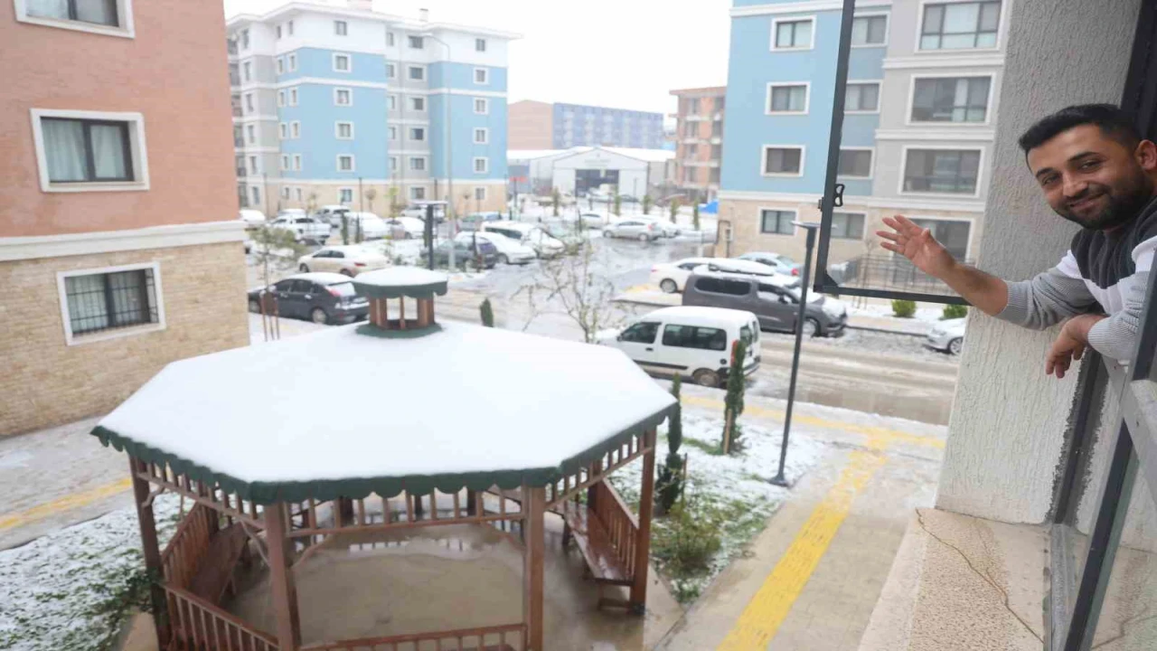 Depremde onlarca insana mezar olan 600 konutlarda yeni yuvalarına kavuşan vatandaşlar, 2026yı sıcak yuvalarında karşılıyor