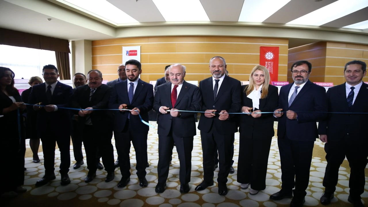 Dijital Dünyada Güvenli Kalmak - Adana Zirvesinin açılışı gerçekleştirildi