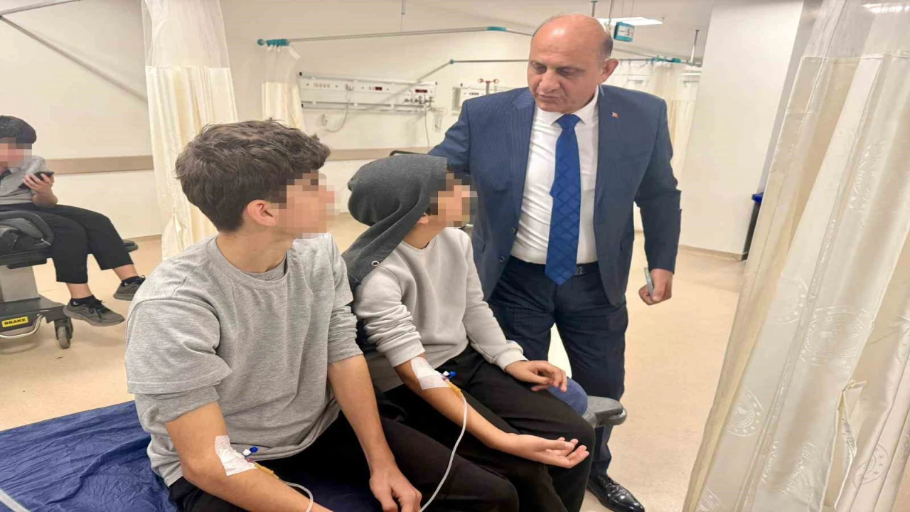 Doğum günü nedeniyle dağıtılan çikolataları yiyen 10 öğrenci hastaneye kaldırıldı