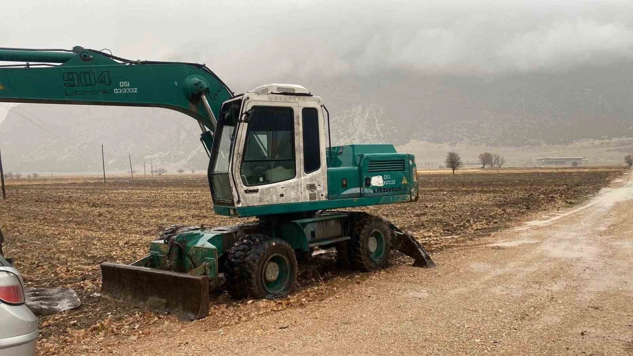 DSİye ait kepçe ile define arandığı iddiasını bölgede bulunan sigara izmaritinin DNA örnekleri aydınlatacak