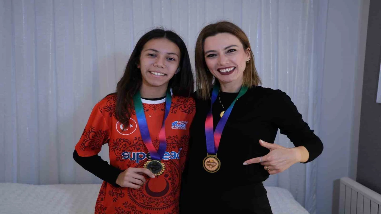 Dünya Hafıza Şampiyonasına Adanalı anne ile kızı damga vurdu