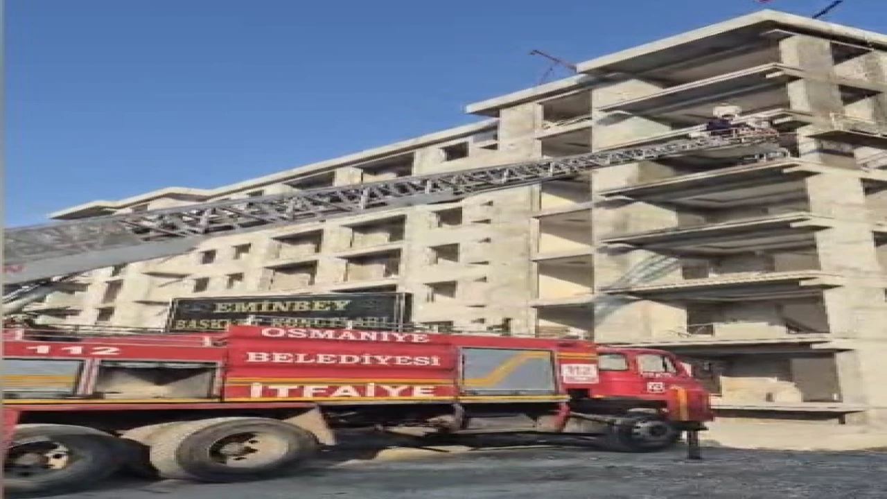 Elektrik kesintisi nedeniyle iskelede mahsur kalan işçiler kurtarıldı