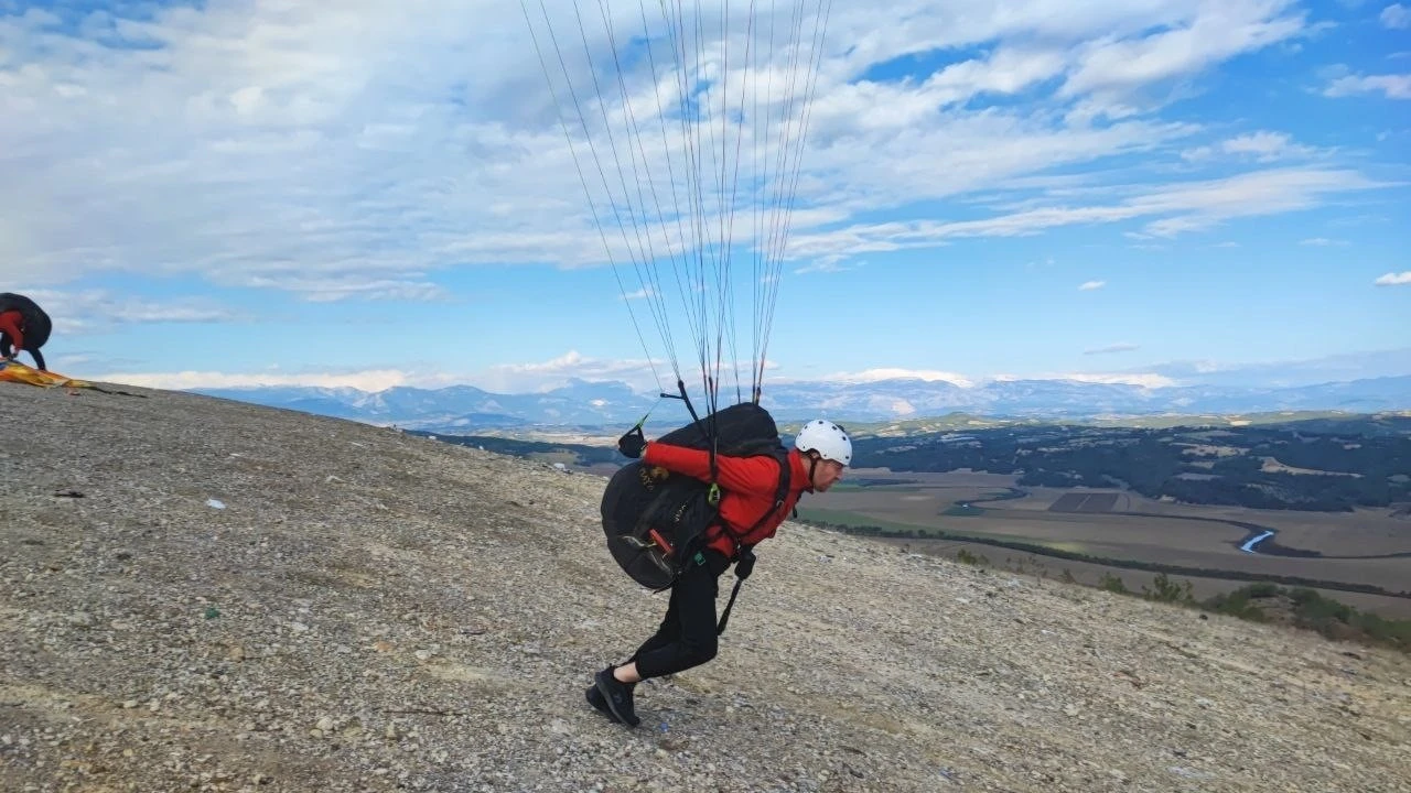 Engelini aştı yamaç paraşütüne başladı