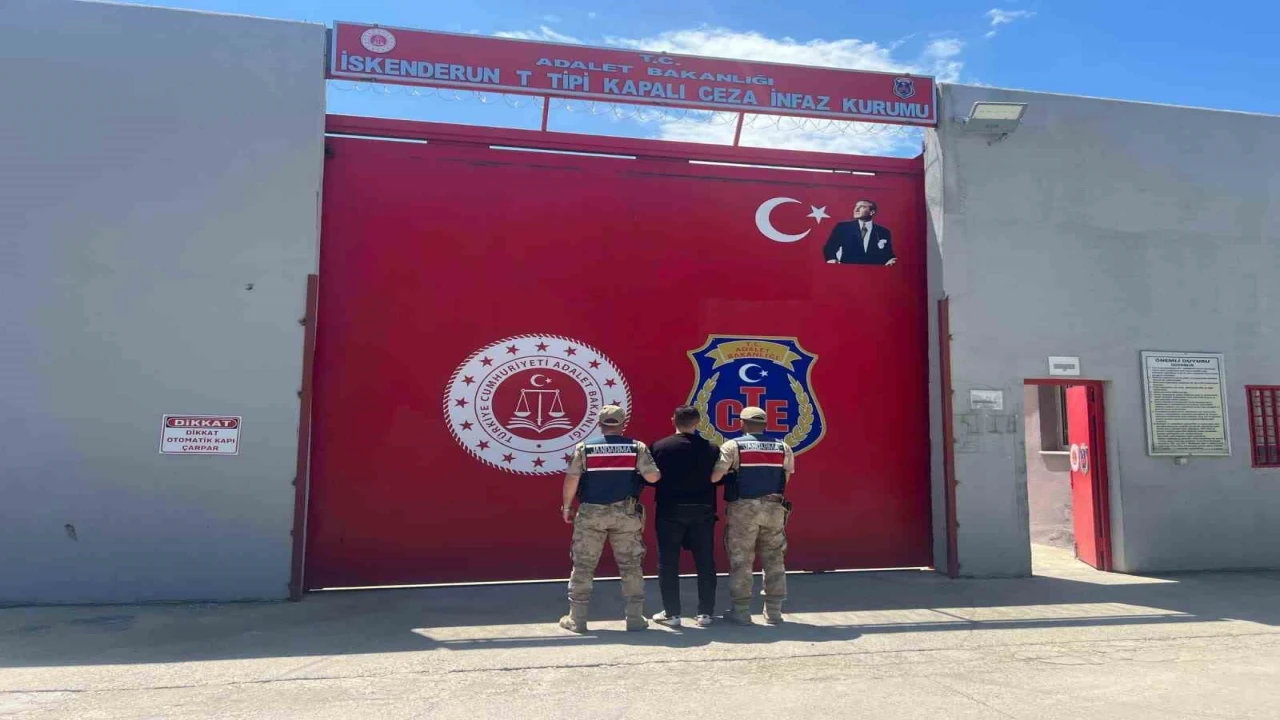 Hatayda 30 yıl hapis cezası bulunan firari mandalina bahçesinde yakalandı