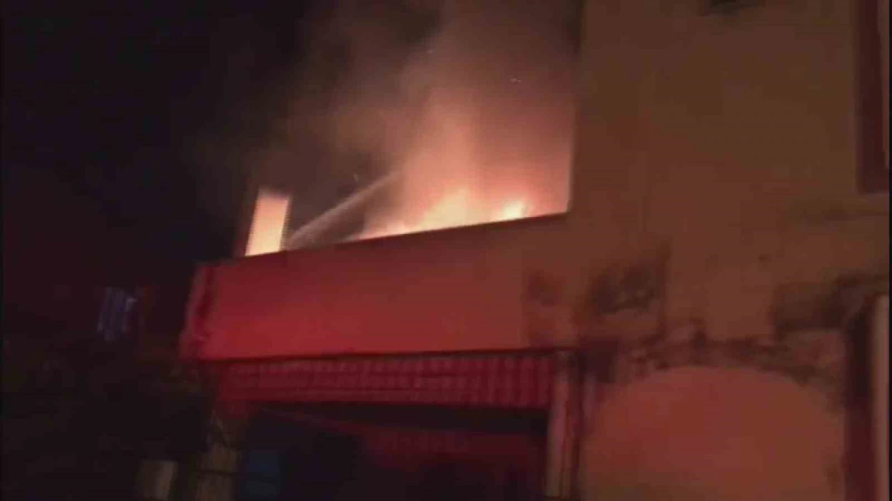 Hatayda müstakil ev alevlere teslim oldu