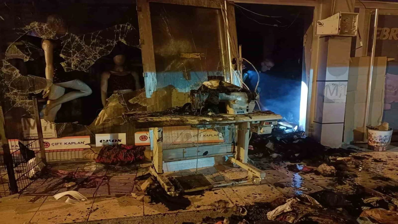 Ispartada iç giyim mağazasında çıkan yangın itfaiye ekiplerince söndürüldü