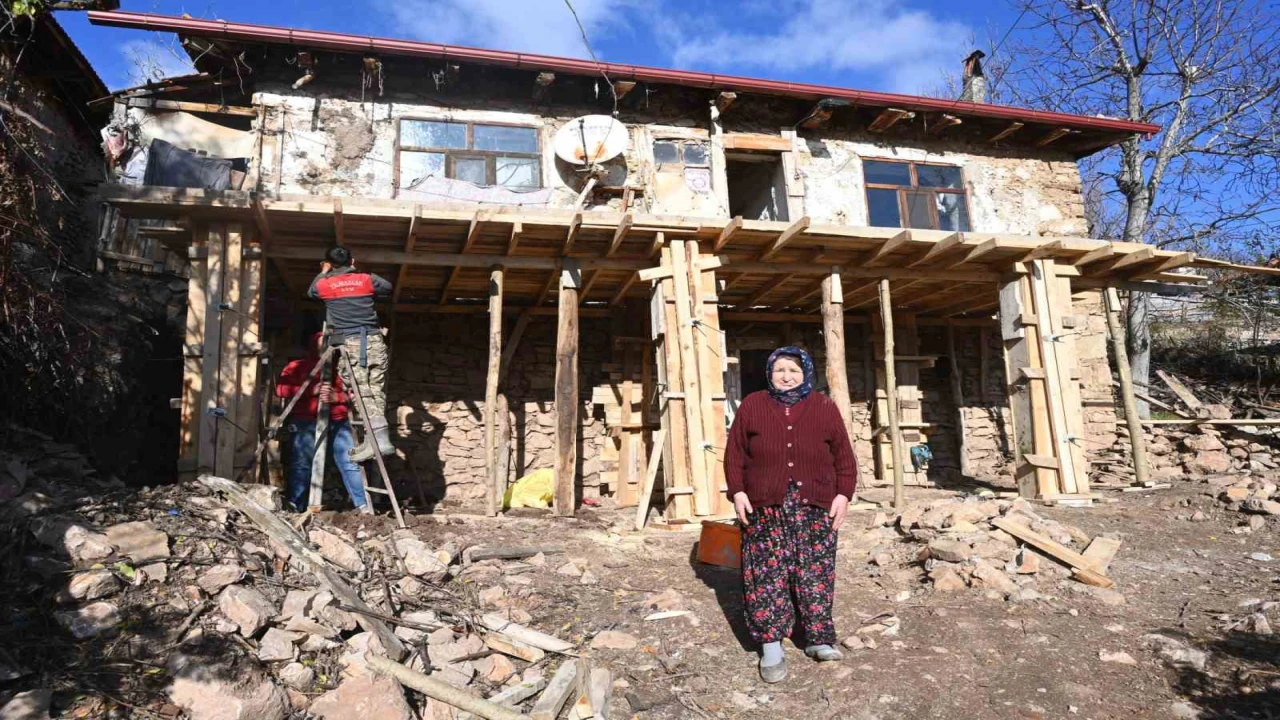 Ispartada yaşlı kadının 70 yıllık evi daha güvenli bir yuvaya dönüştürüldü