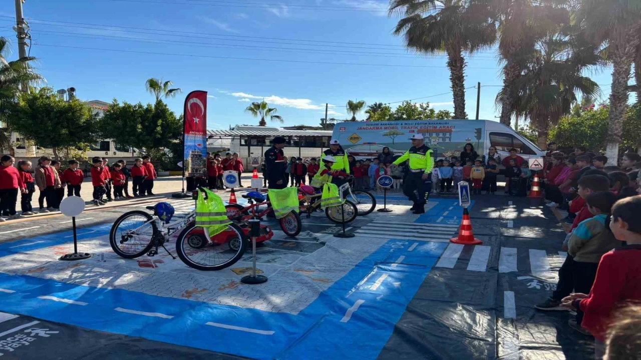 Jandarmadan öğrencilere trafik eğitimi