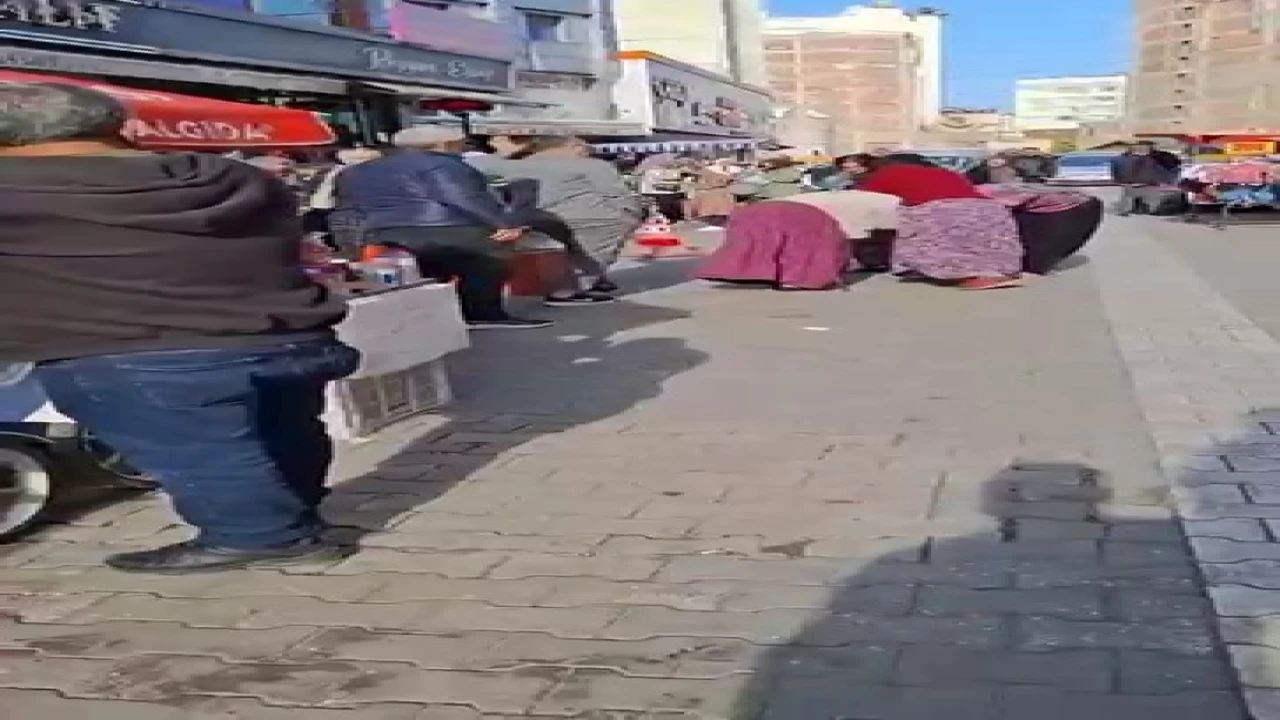 Kadınlar saç başa kavgaya tutuştu: O anlar kamerada