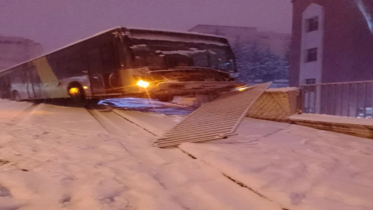 Kahramanmaraşta kar kazaları beraberinde getirdi