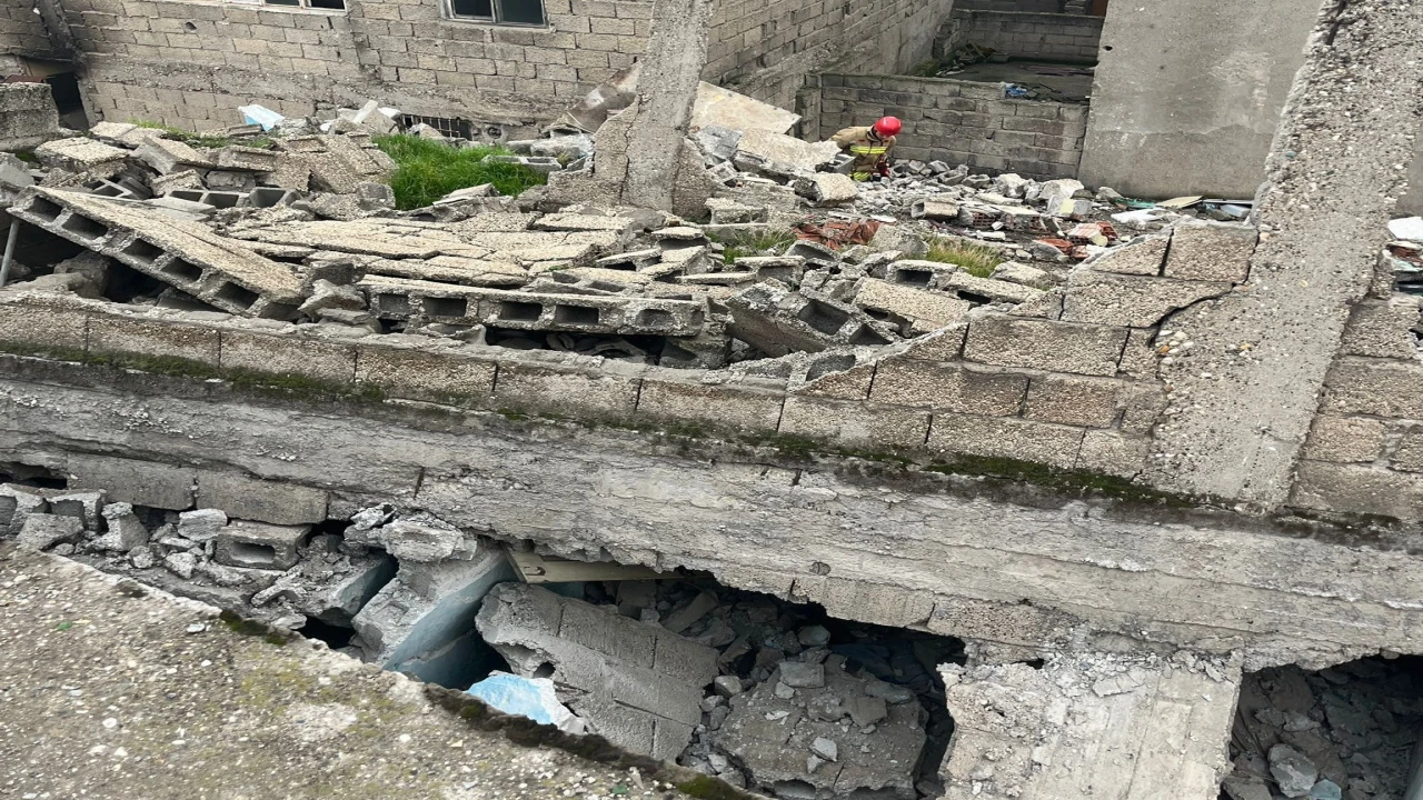 Kahramanmaraşta metruk ev çöktü