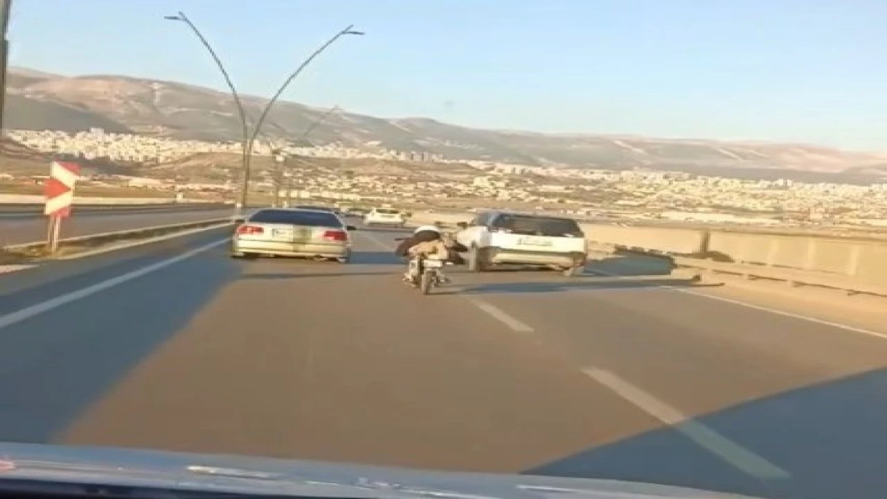Kahramanmaraşta motosikletle tehlikeli sürüş kamerada