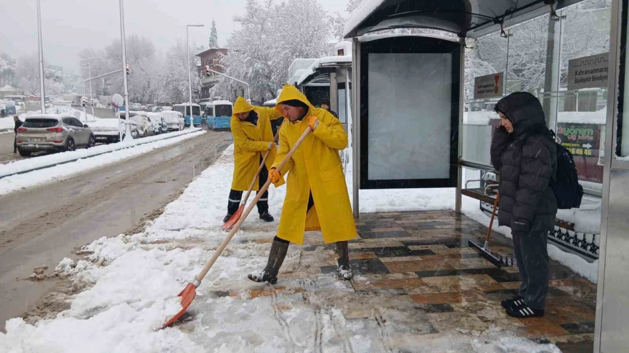 Kahramanmaraşta yaya yolları temizleniyor