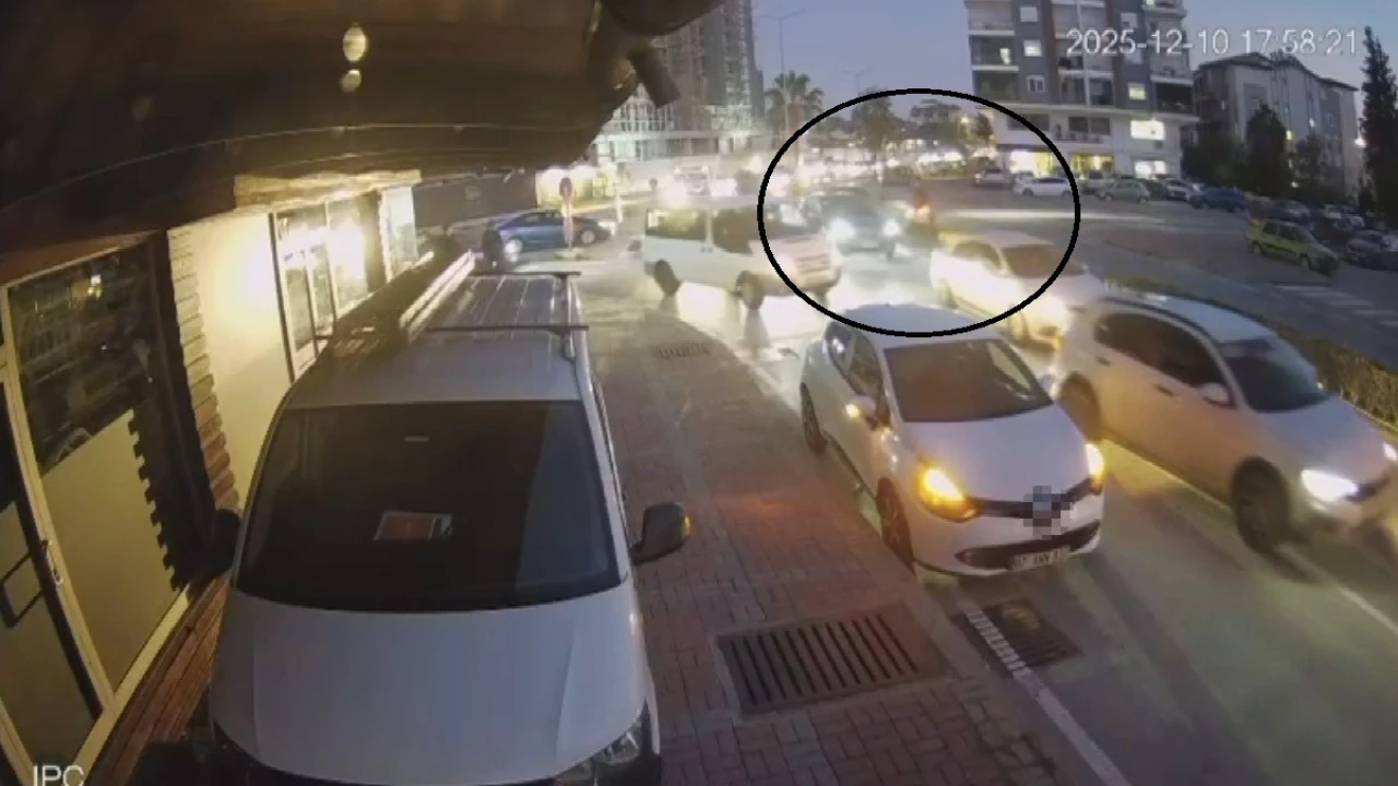 Kavşakta motosikletle otomobil çarpıştı: 1 yaralı