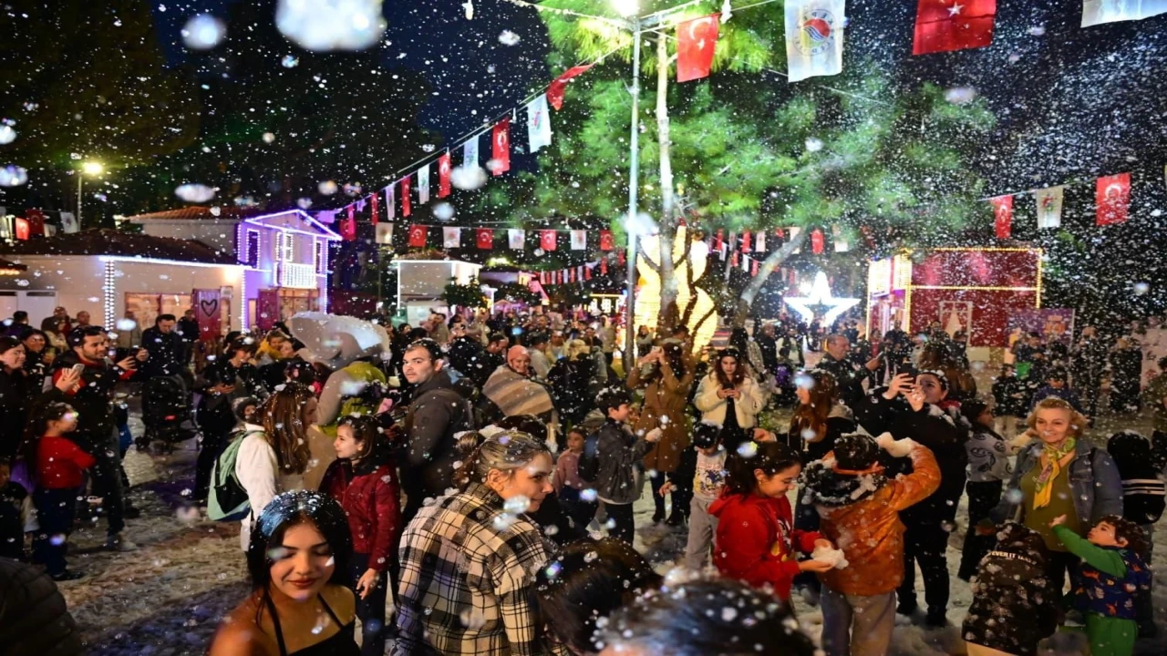 Kepezde yeni yıl heyecanı suni kar yağışıyla başladı